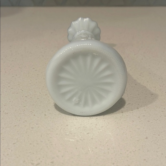 White Vase with Scalloped Rim and Intricate Pattern - Picture 4 of 4